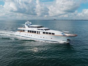 SKY - Broward Marine 35m - 4 Cabins - Nassau - Exumas - Bahamas SKY - Broward Marine 35m - 4 Cabins - Nassau - Exumas - Bahamas