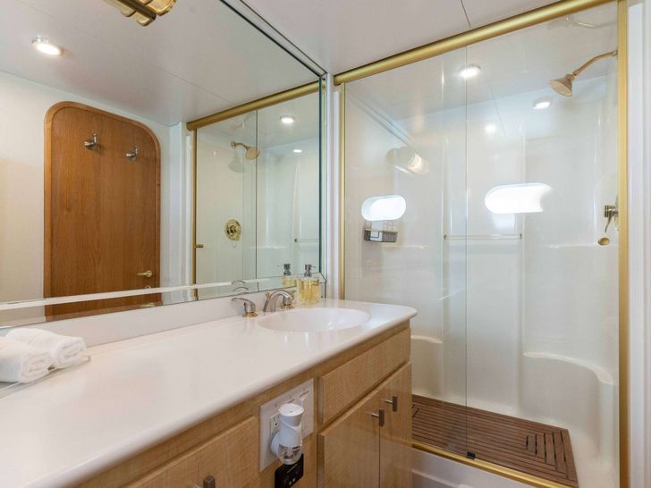SKY Broward Marine 35m - VIP cabin 1 bathroom SKY Broward Marine 35m - VIP cabin 1 bathroom