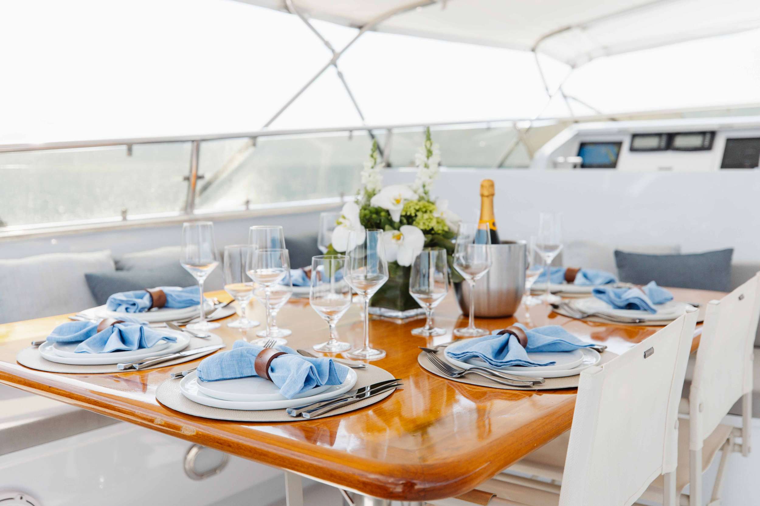 Charter Yacht SKY - Broward Marine 35m - 4 Cabins - Nassau - Exumas - Bahamas