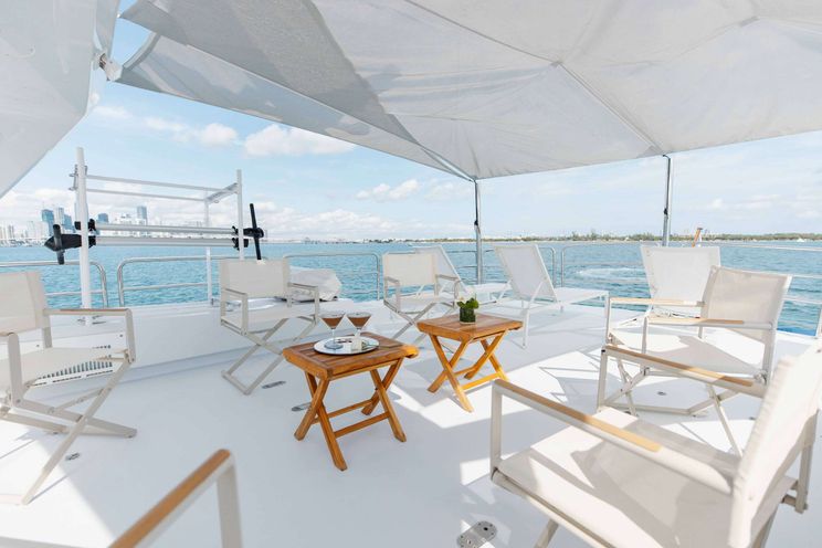Charter Yacht SKY - Broward Marine 35m - 4 Cabins - Nassau - Exumas - Bahamas