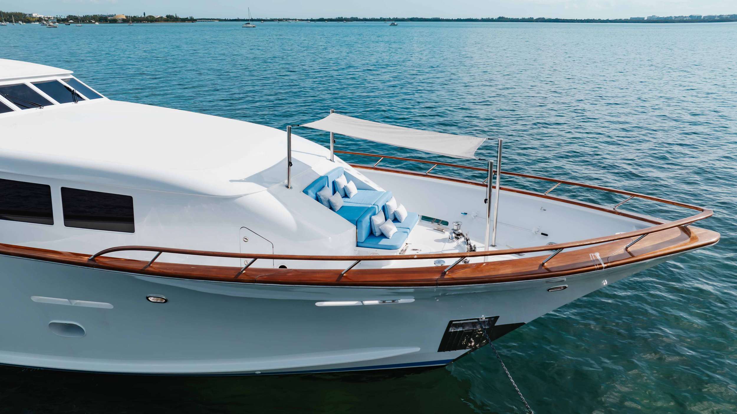 Charter Yacht SKY - Broward Marine 35m - 4 Cabins - Nassau - Exumas - Bahamas
