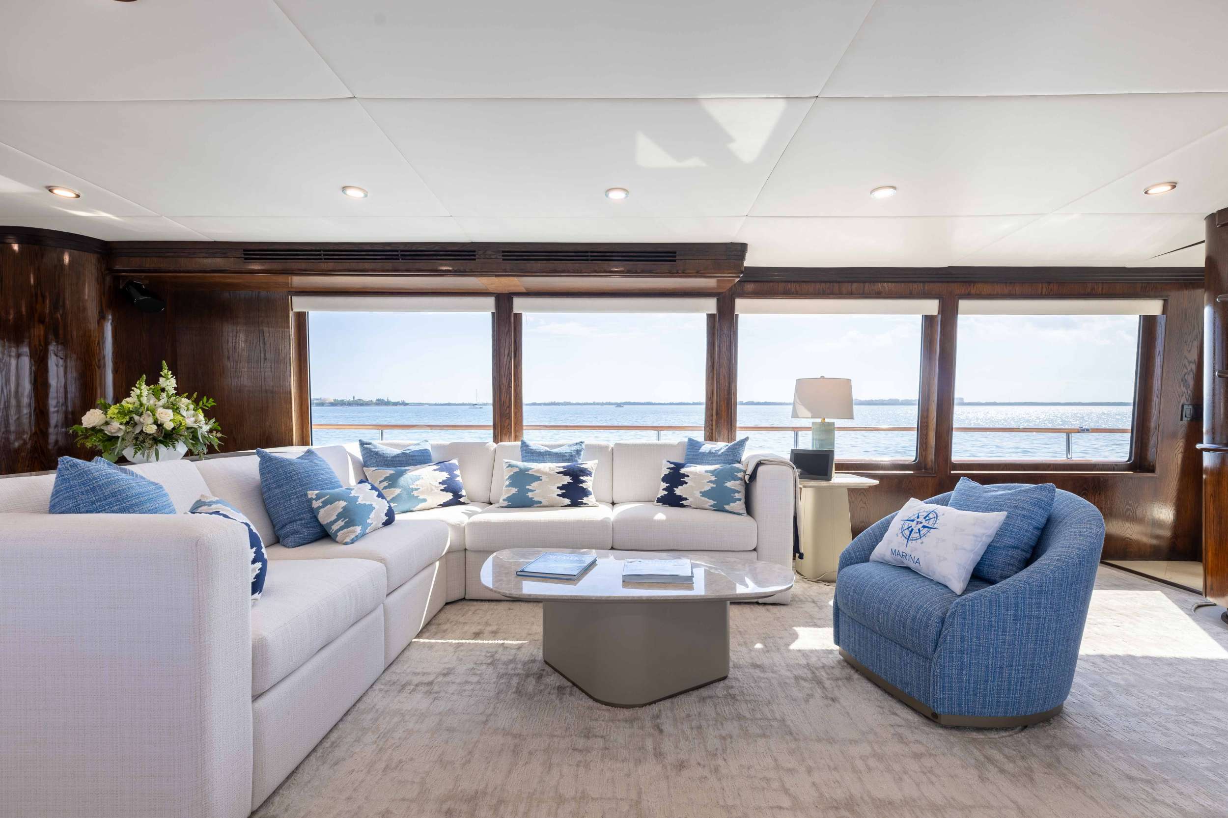 Charter Yacht SKY - Broward Marine 35m - 4 Cabins - Nassau - Exumas - Bahamas