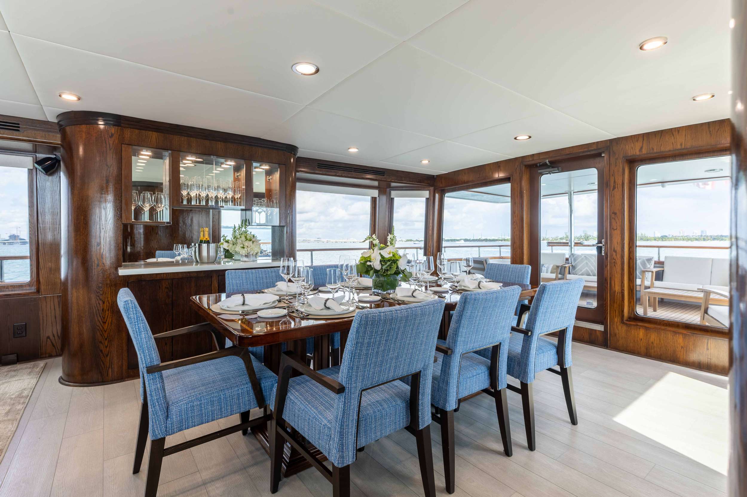 Charter Yacht SKY - Broward Marine 35m - 4 Cabins - Nassau - Exumas - Bahamas