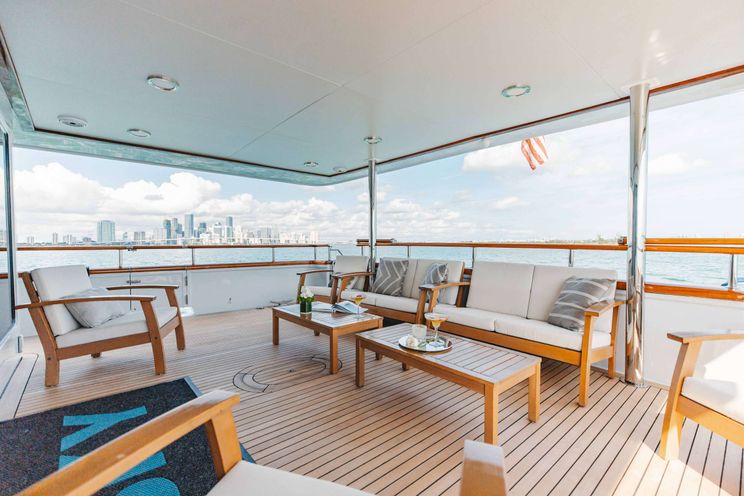 Charter Yacht SKY - Broward Marine 35m - 4 Cabins - Nassau - Exumas - Bahamas