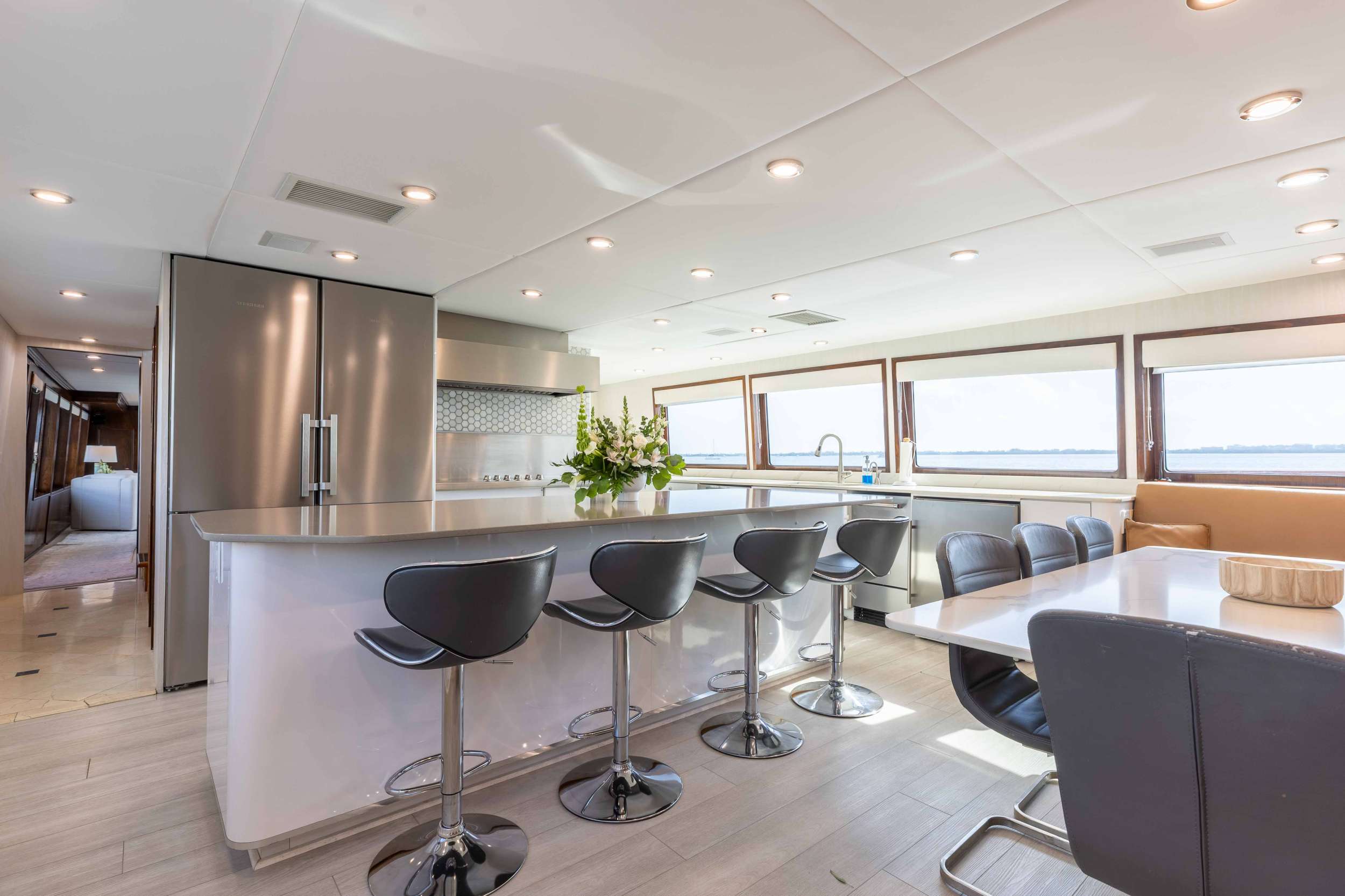Charter Yacht SKY - Broward Marine 35m - 4 Cabins - Nassau - Exumas - Bahamas