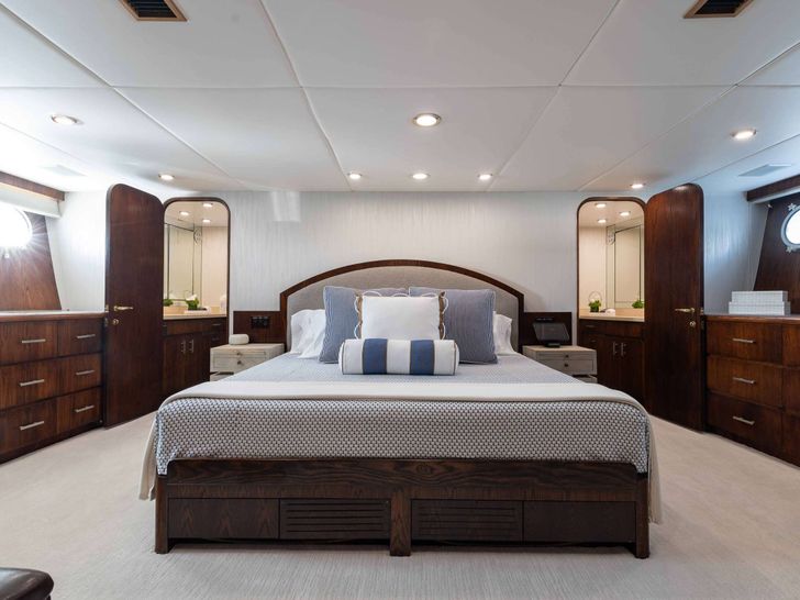 SKY Broward Marine 35m - master cabin SKY Broward Marine 35m - master cabin