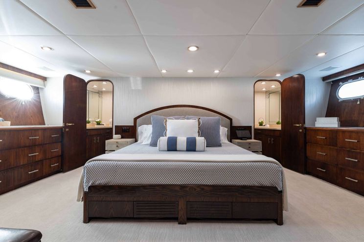 Charter Yacht SKY - Broward Marine 35m - 4 Cabins - Nassau - Exumas - Bahamas