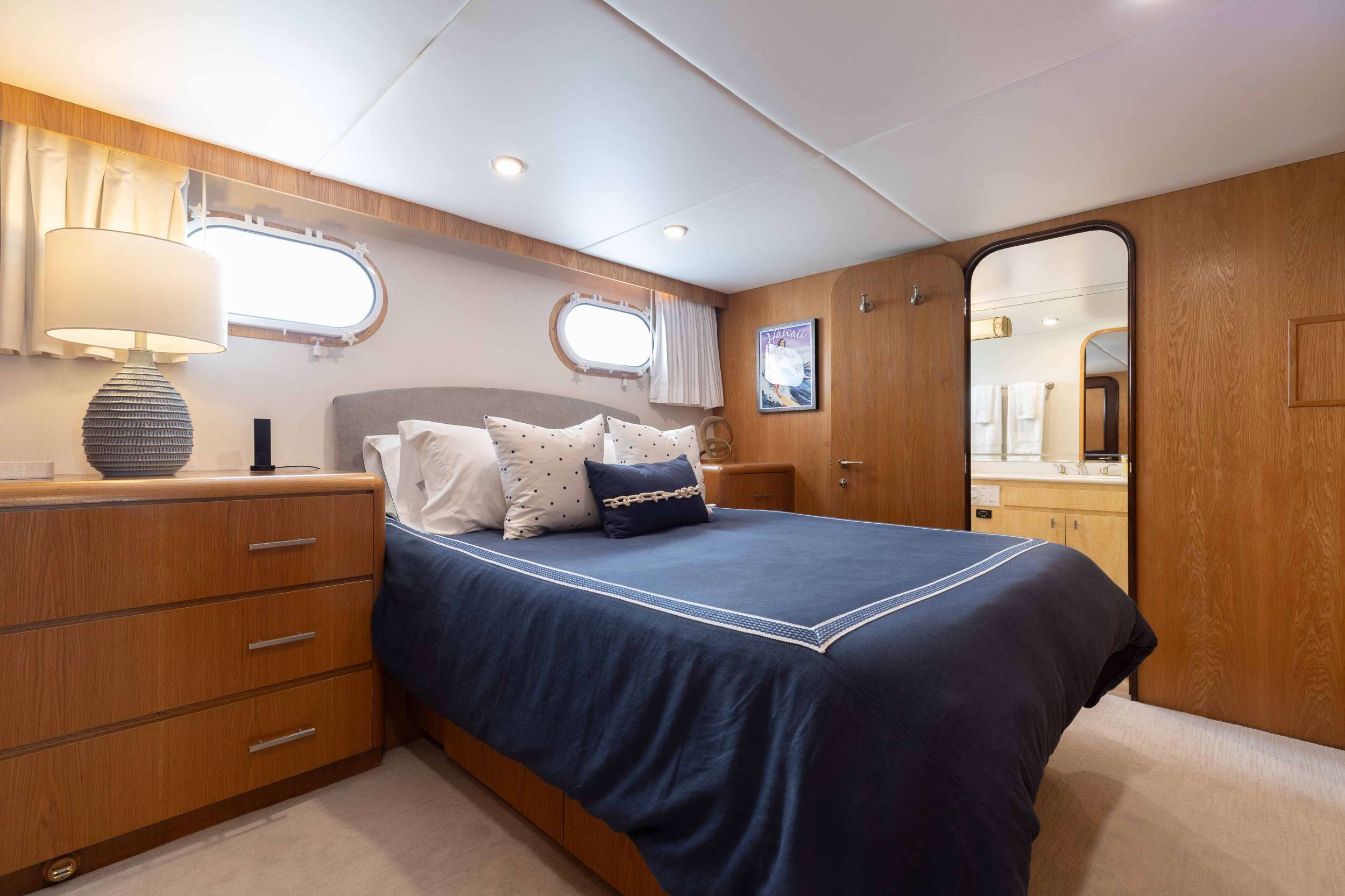 Charter Yacht SKY - Broward Marine 35m - 4 Cabins - Nassau - Exumas - Bahamas