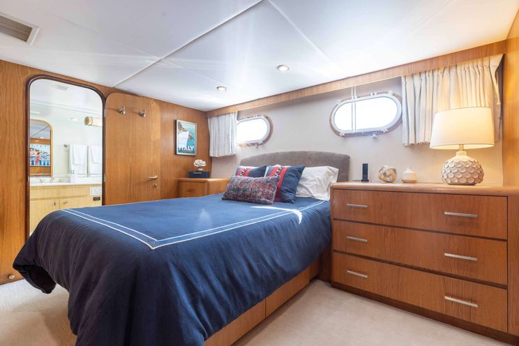 Charter Yacht SKY - Broward Marine 35m - 4 Cabins - Nassau - Exumas - Bahamas