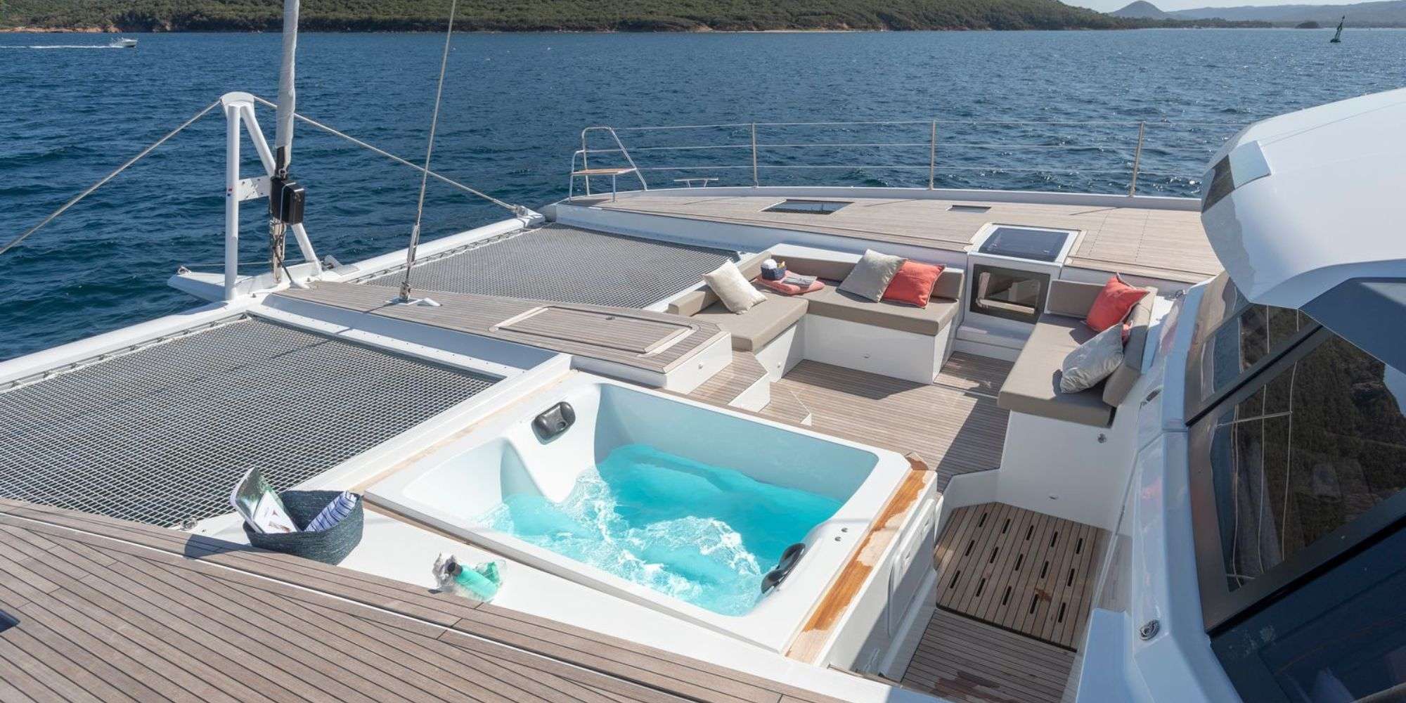 BLUESATION Fountaine Pajot Alegria 67 - foredeck