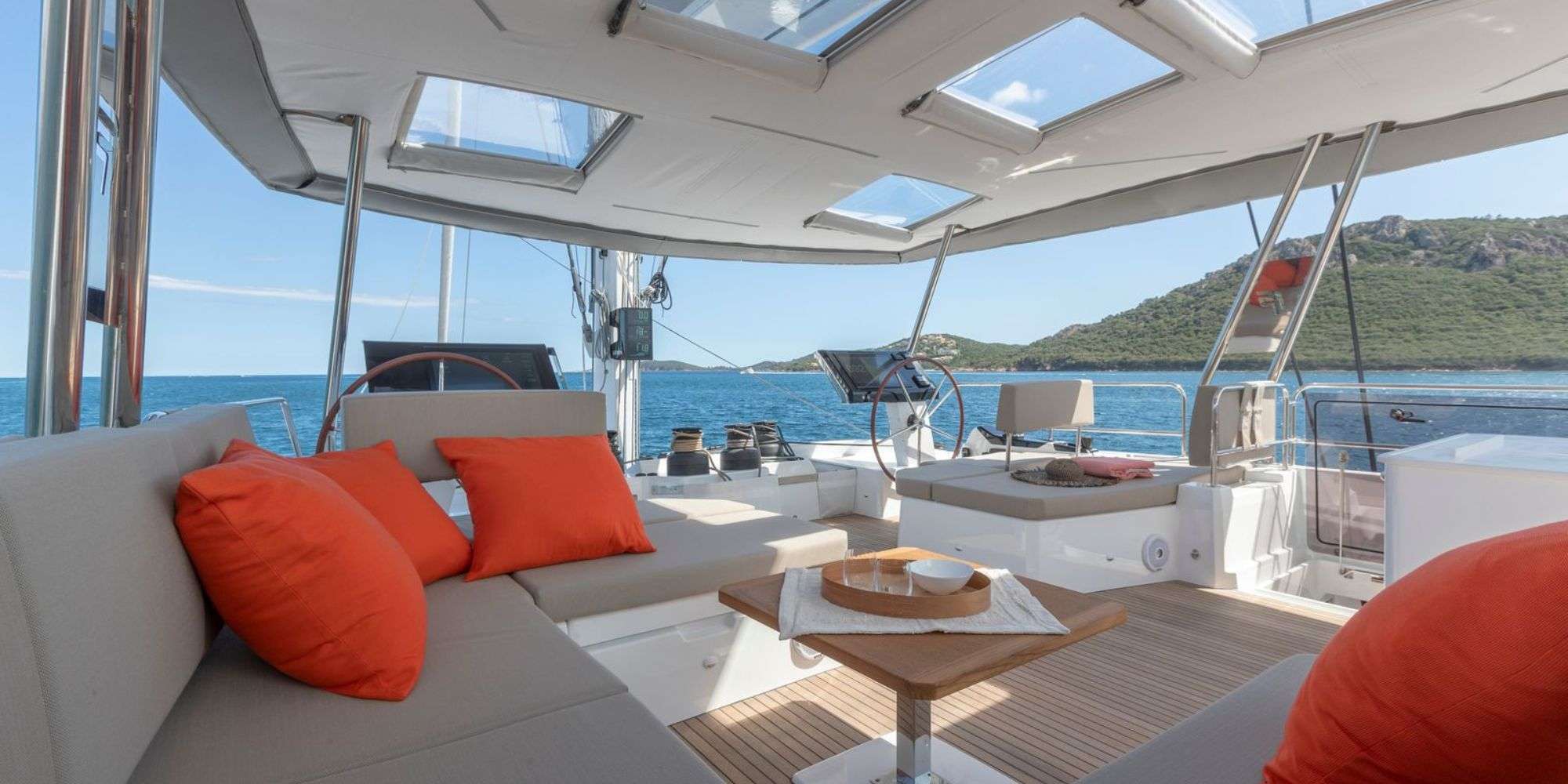 BLUESATION Fountaine Pajot Alegria 67 - flybridge