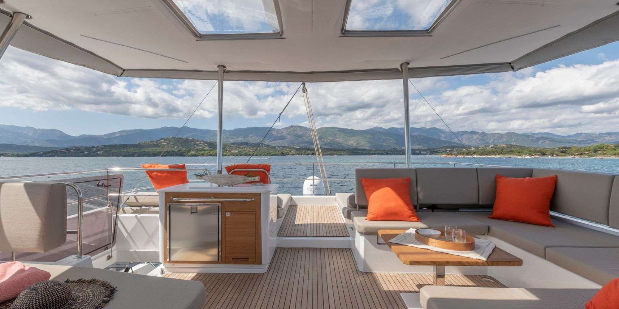 BLUESATION Fountaine Pajot Alegria 67 - flybridge lounge