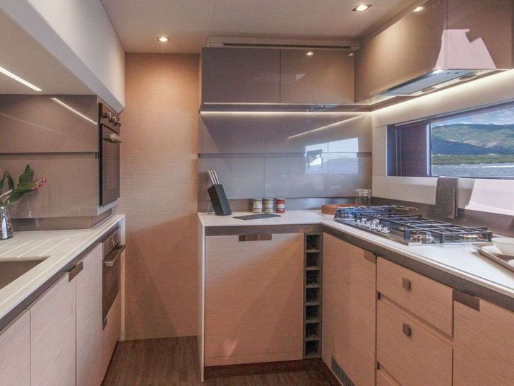 BLUESATION Fountaine Pajot Alegria 67 - galley BLUESATION Fountaine Pajot Alegria 67 - galley
