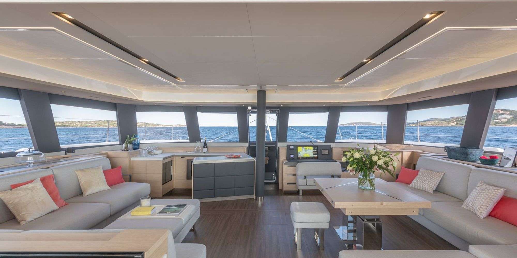 BLUESATION Fountaine Pajot Alegria 67 - saloon