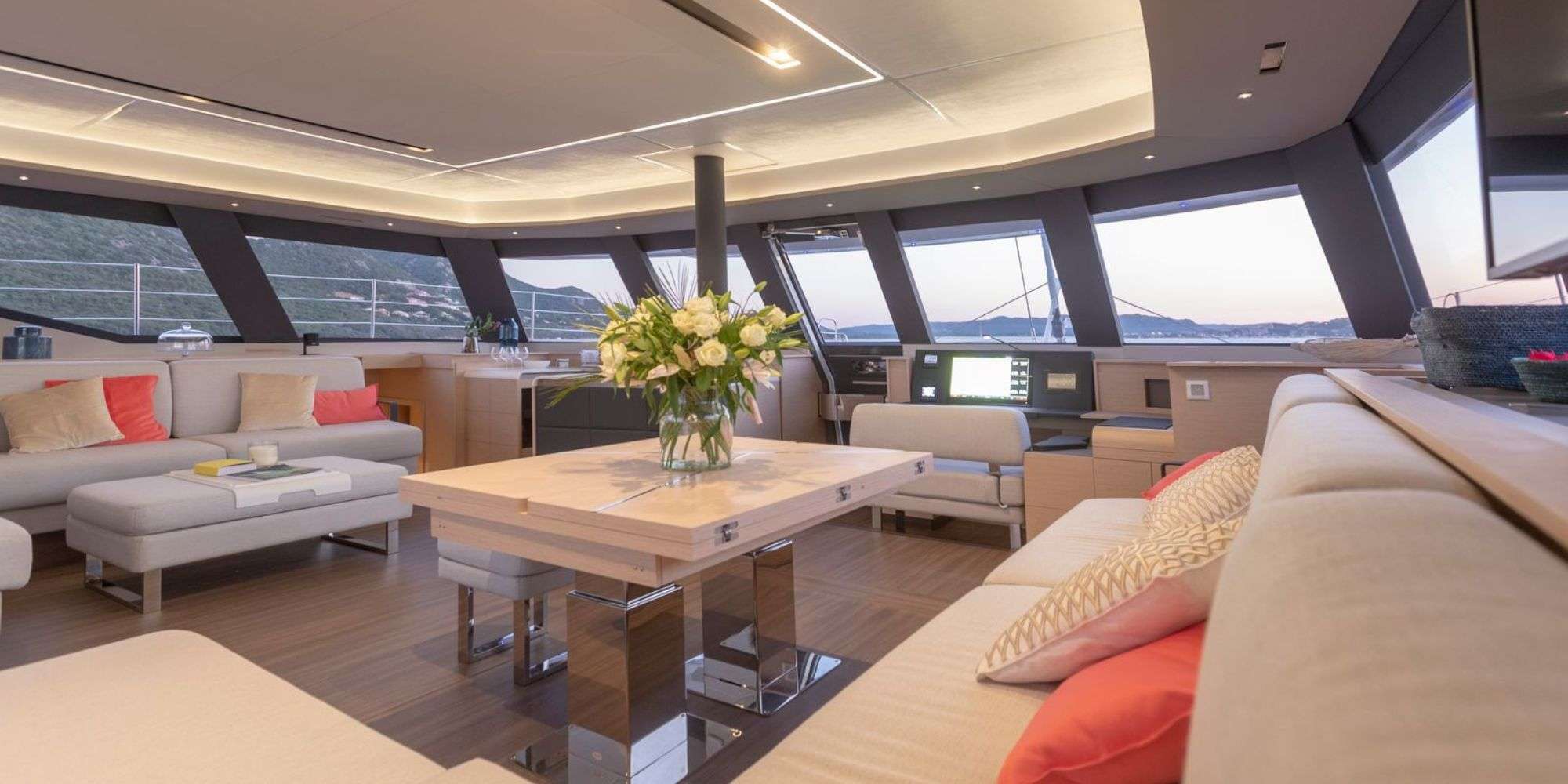 BLUESATION Fountaine Pajot Alegria 67 - saloon lounge