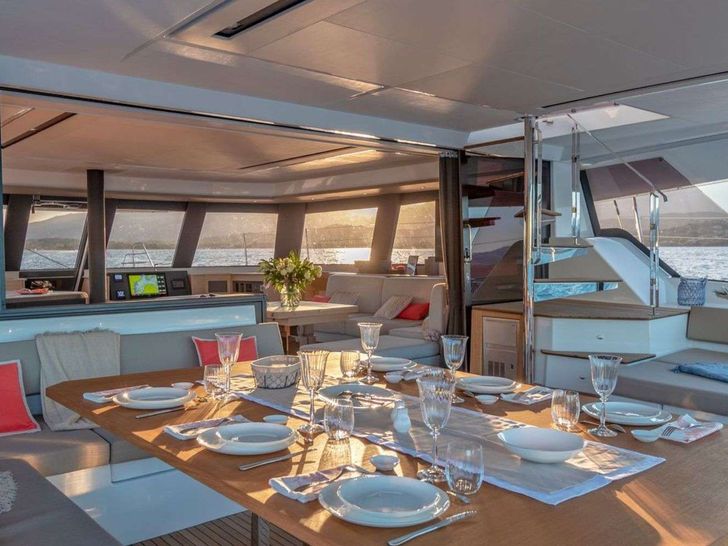 BLUESATION Fountaine Pajot Alegria 67 - aft deck alfresco dining set up BLUESATION Fountaine Pajot Alegria 67 - aft deck alfresco dining set up