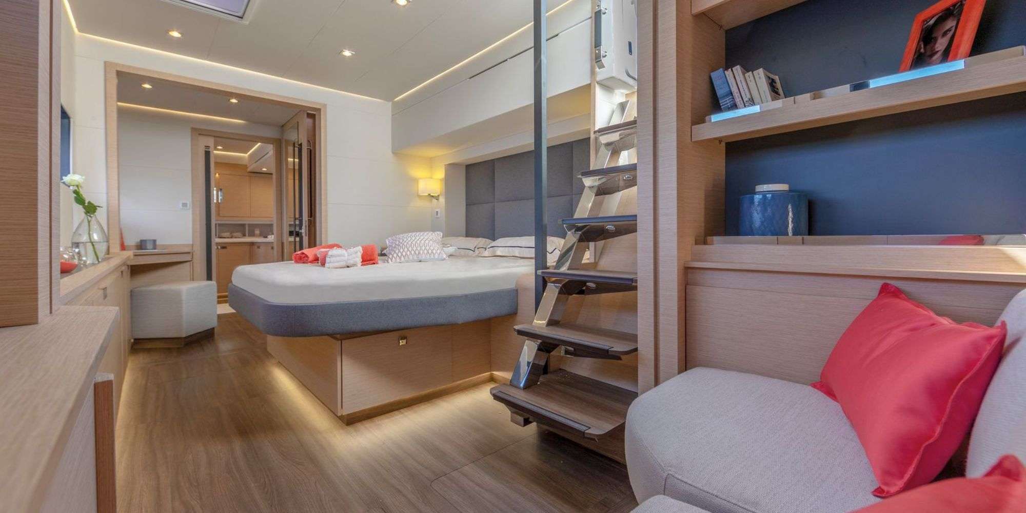 BLUESATION Fountaine Pajot Alegria 67 - master cabin