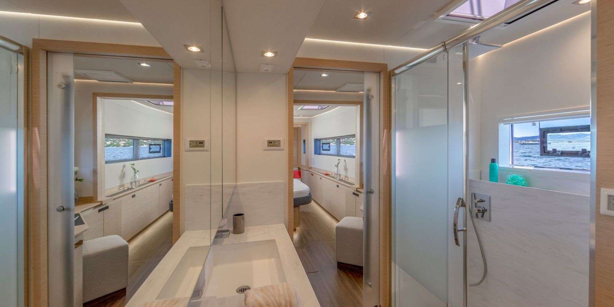 BLUESATION Fountaine Pajot Alegria 67 - master cabin bathroom