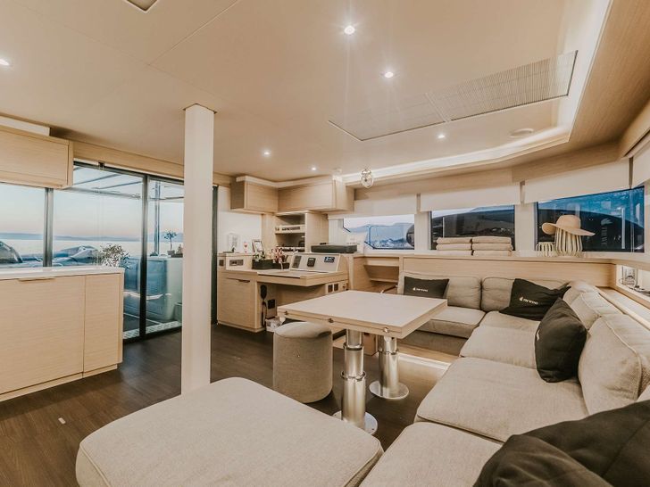 TRIWING OSSUS Lagoon 55 - saloon TRIWING OSSUS Lagoon 55 - saloon