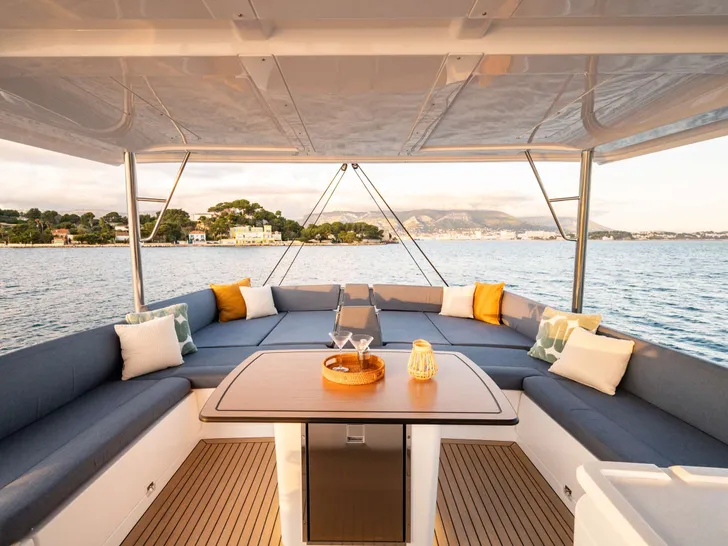 DISFRUTONA Bali 5.2 - flybridge DISFRUTONA Bali 5.2 - flybridge