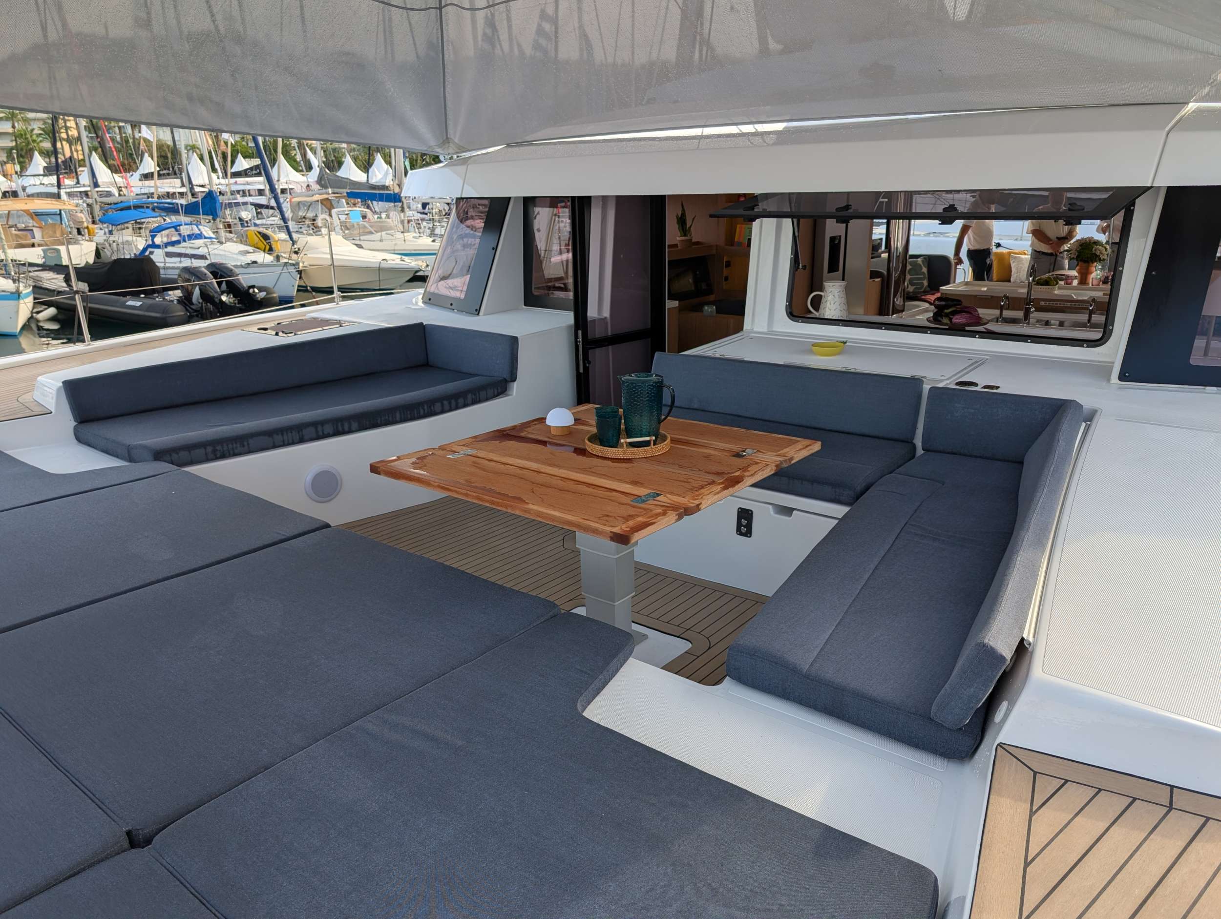 DISFRUTONA Bali 5.2 - foredeck lounge and sunpads