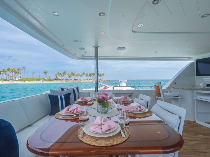 BETH ANN Westport 112 - main aft deck alfresco dining area BETH ANN Westport 112 - main aft deck alfresco dining area