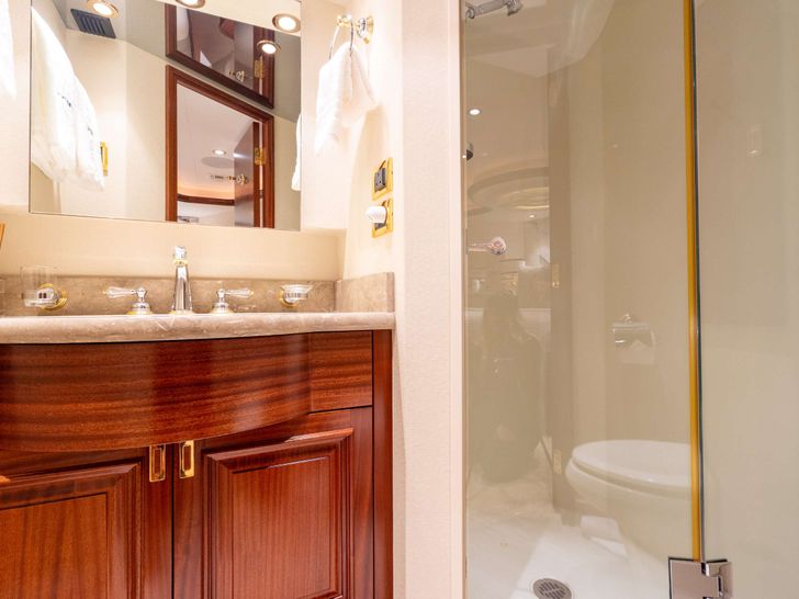 BETH ANN Westport 112 - VIP cabin 2 bathroom BETH ANN Westport 112 - VIP cabin 2 bathroom