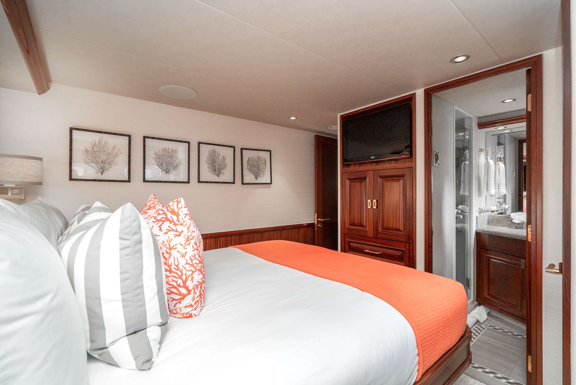 Charter Yacht BETH ANN - Westport 112 - 4 Cabins - Nassau - Exumas - Bahamas