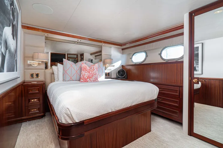 Charter Yacht BETH ANN - Westport 112 - 4 Cabins - Nassau - Exumas - Bahamas