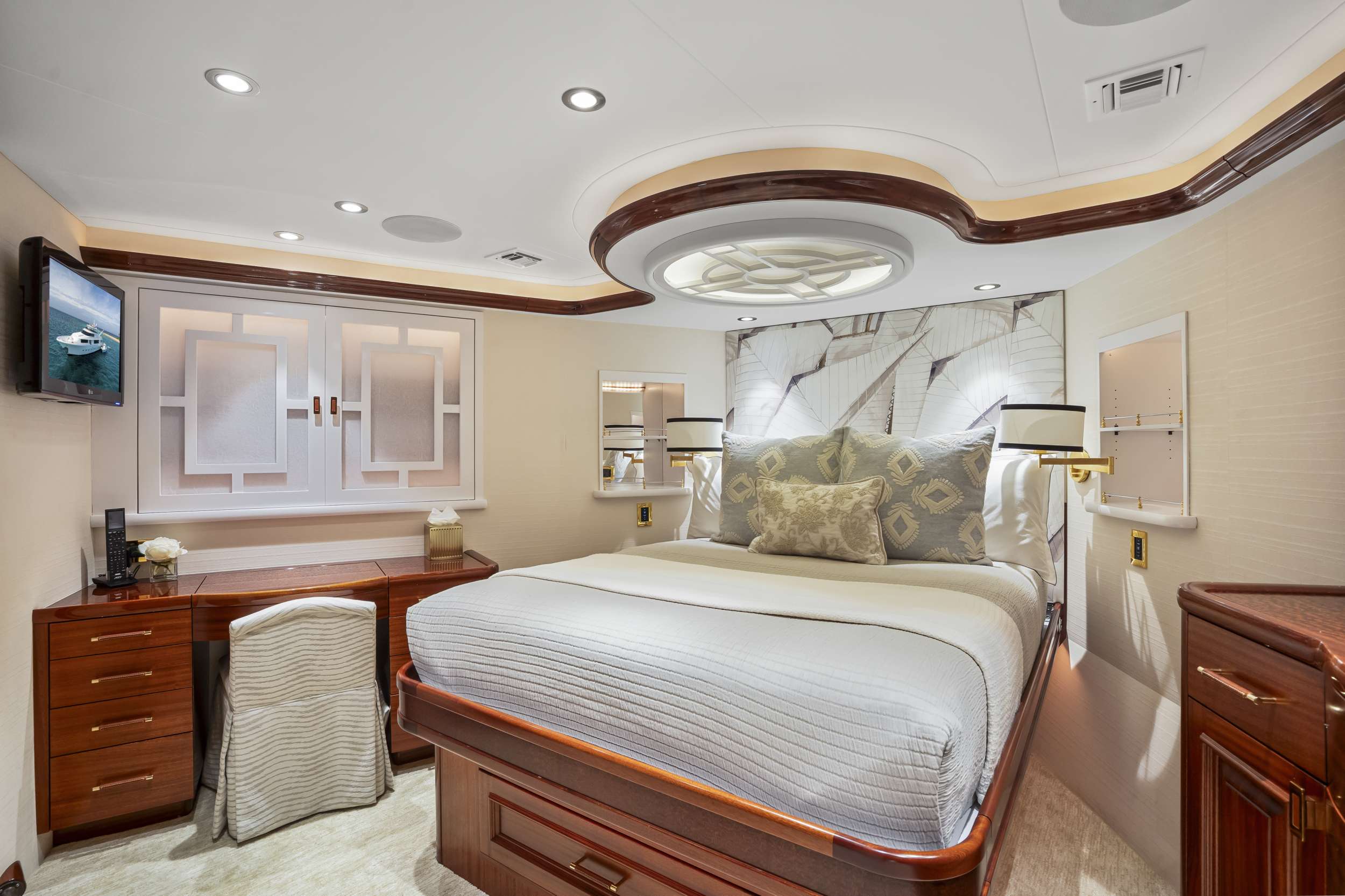 Charter Yacht BETH ANN - Westport 112 - 4 Cabins - Nassau - Exumas - Bahamas