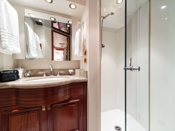 BETH ANN Westport 112 - VIP cabin 1 bathroom BETH ANN Westport 112 - VIP cabin 1 bathroom