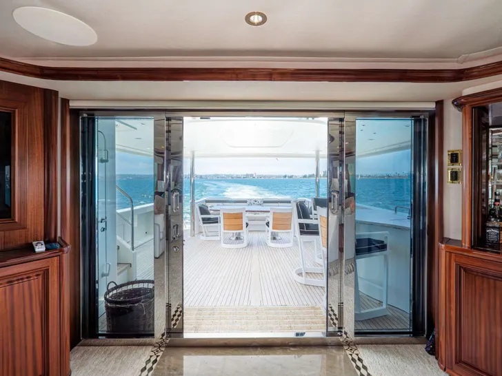 BETH ANN Westport 112 - saloon entrance BETH ANN Westport 112 - saloon entrance