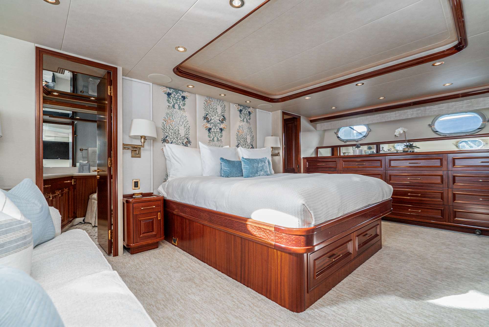 Charter Yacht BETH ANN - Westport 112 - 4 Cabins - Nassau - Exumas - Bahamas