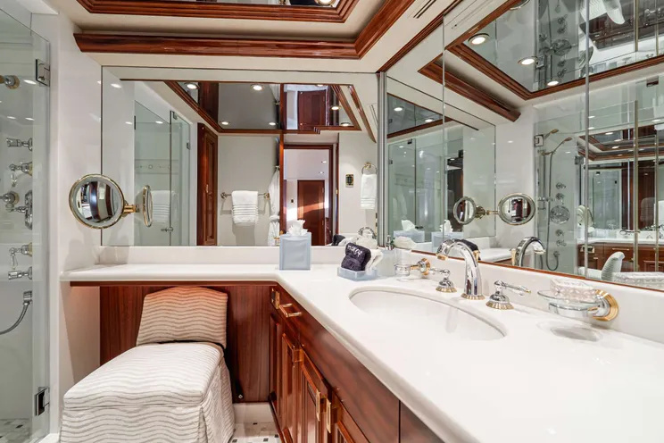 Charter Yacht BETH ANN - Westport 112 - 4 Cabins - Nassau - Exumas - Bahamas