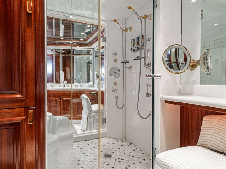 BETH ANN Westport 112 - master cabin shower BETH ANN Westport 112 - master cabin shower