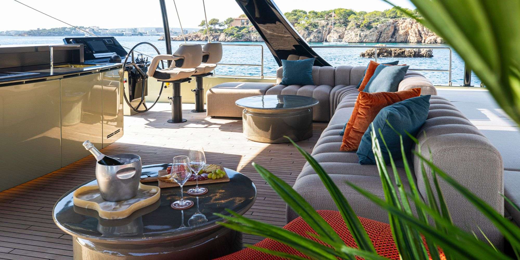 A-PLAN Sunreef 80 - flybridge lounge