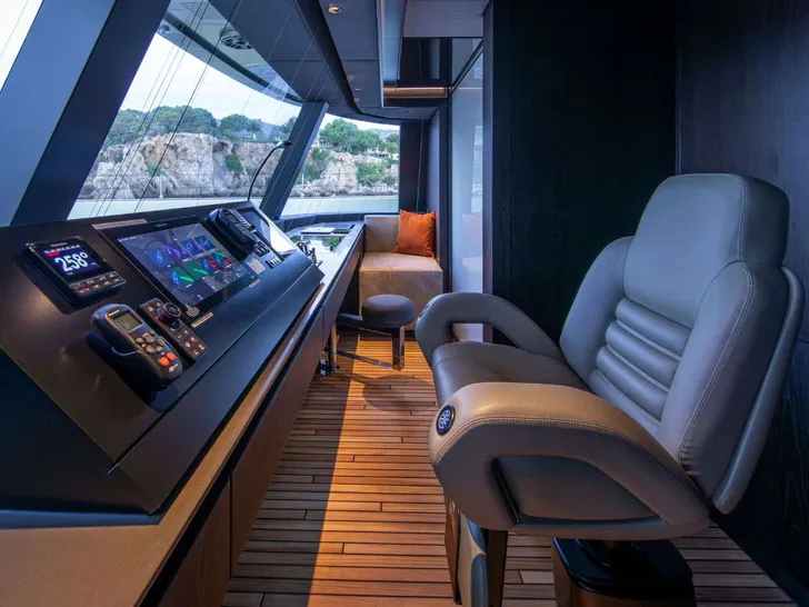 A-PLAN Sunreef 80 - cockpit A-PLAN Sunreef 80 - cockpit