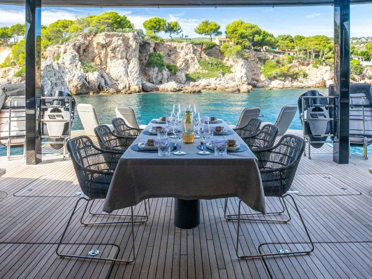 A-PLAN Sunreef 80 - aft deck alfresco dining area A-PLAN Sunreef 80 - aft deck alfresco dining area