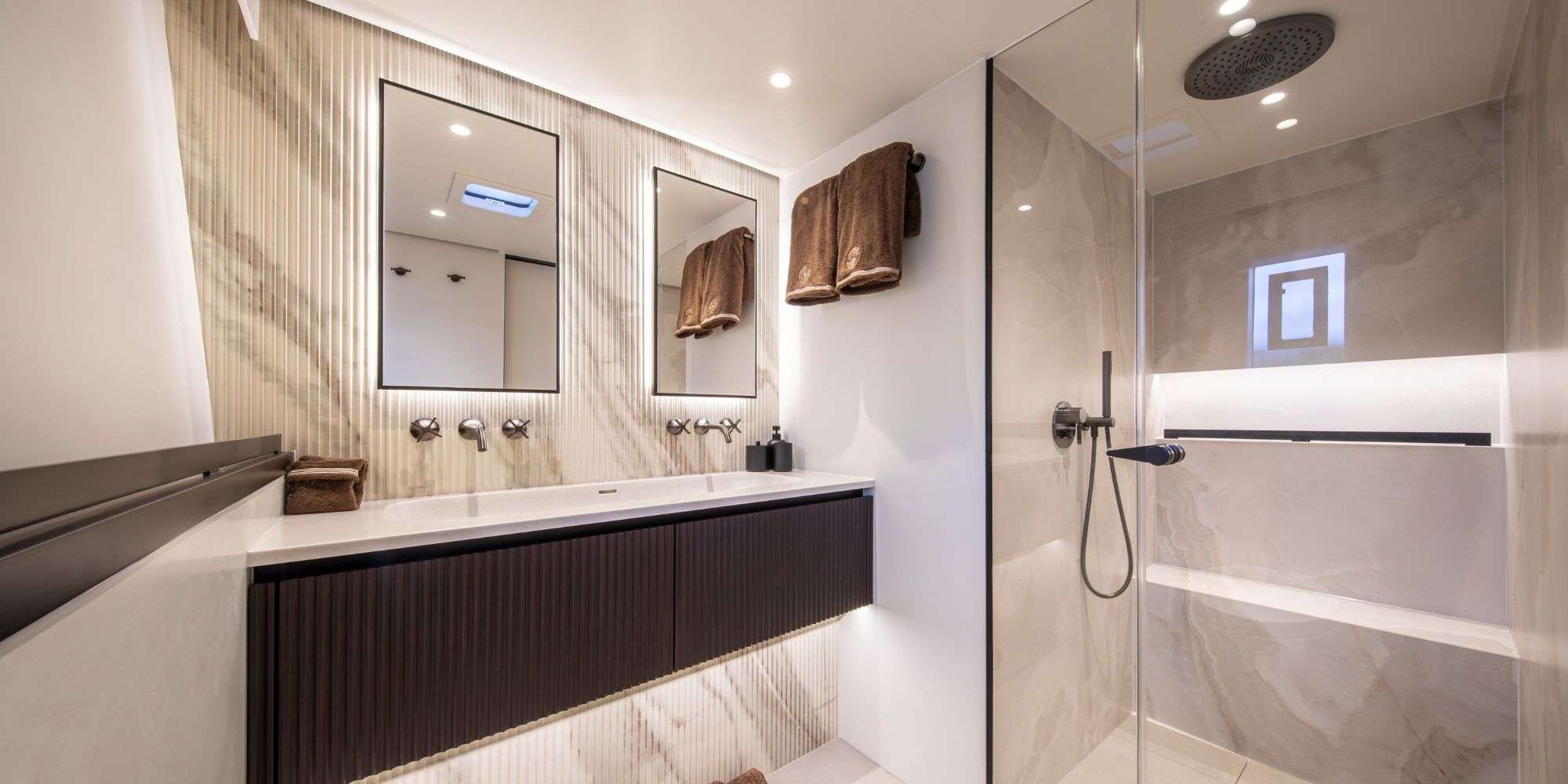 A-PLAN Sunreef 80 - master cabin bathroom