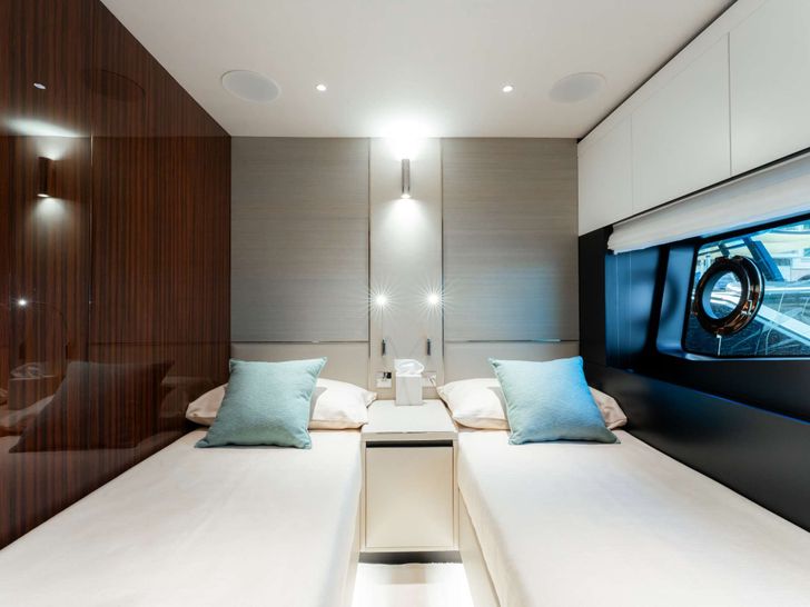 L'AS BLEU Riva Diva 82 - twin cabin 1 L'AS BLEU Riva Diva 82 - twin cabin 1