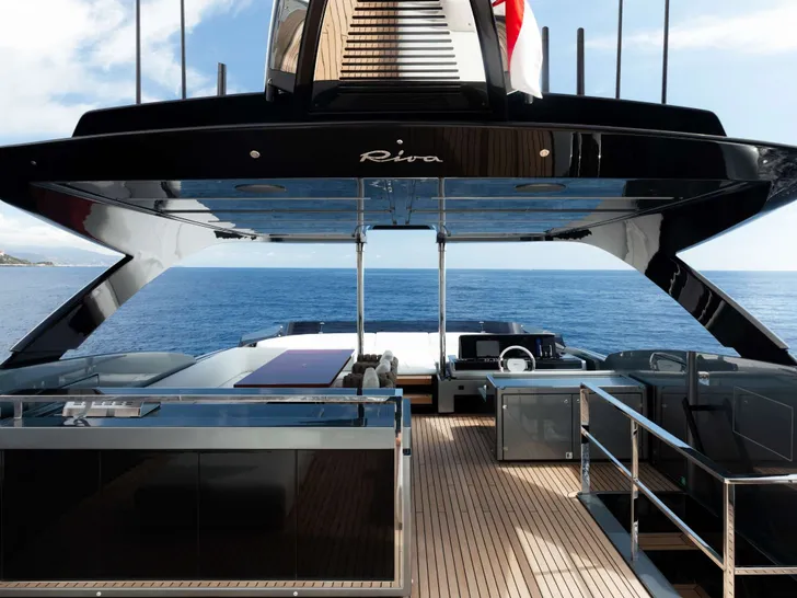 L'AS BLEU Riva Diva 82 - sundeck L'AS BLEU Riva Diva 82 - sundeck