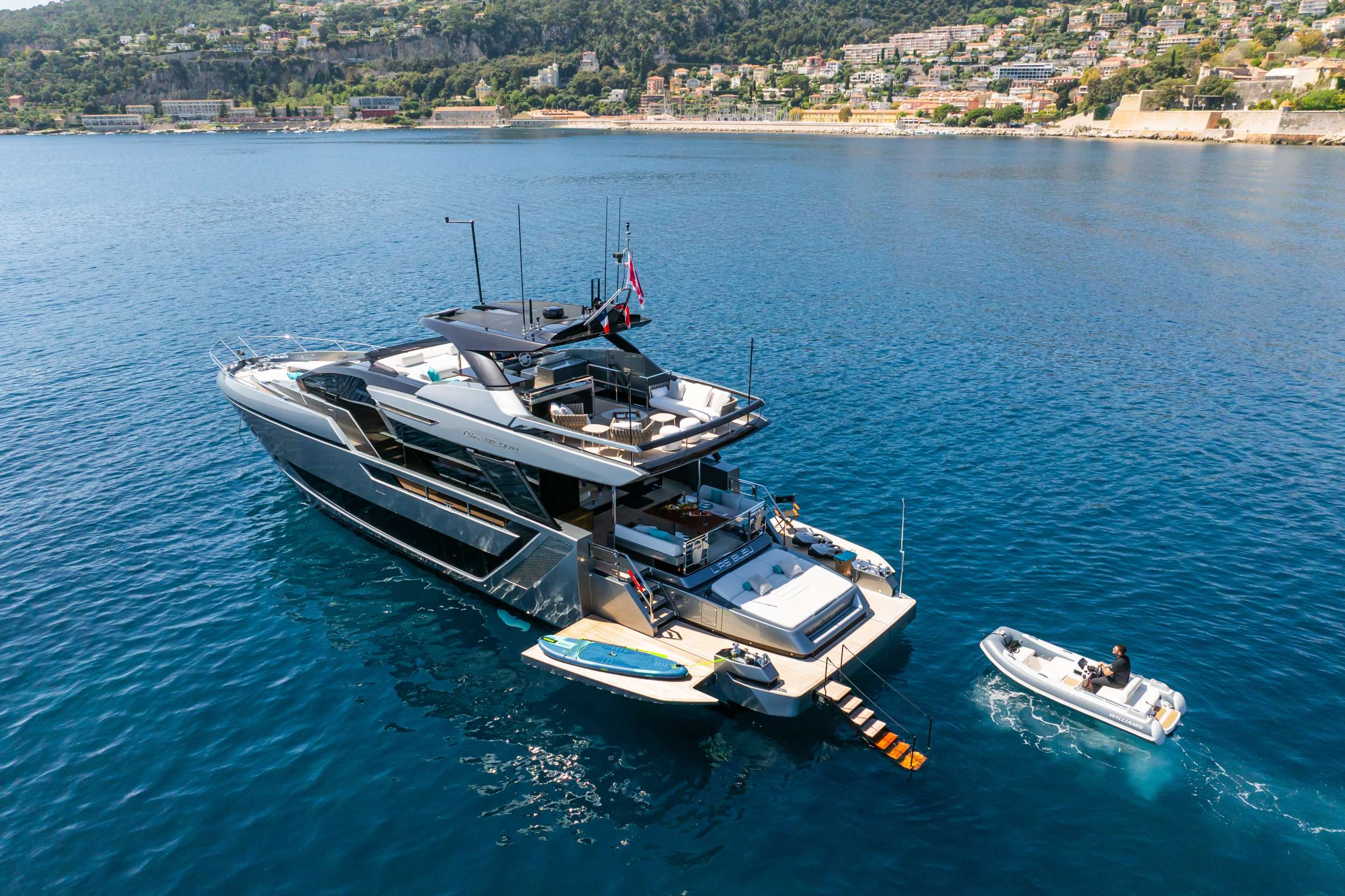 L'AS BLEU Riva Diva 82 - anchored with the water toys