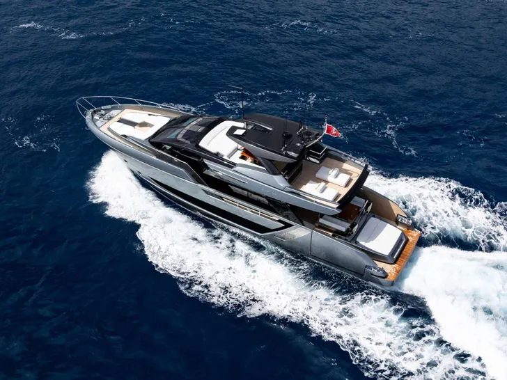 L'AS BLEU Riva Diva 82 - cruising across the waterline L'AS BLEU Riva Diva 82 - cruising across the waterline