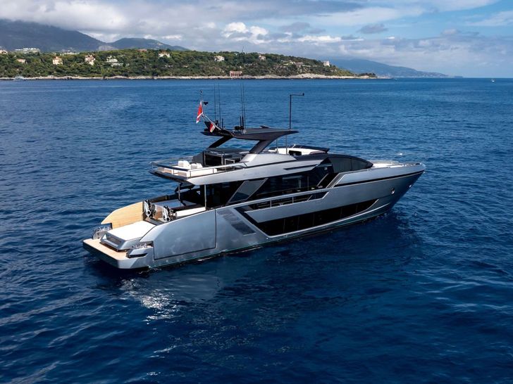 L'AS BLEU Riva Diva 82 - anchored L'AS BLEU Riva Diva 82 - anchored