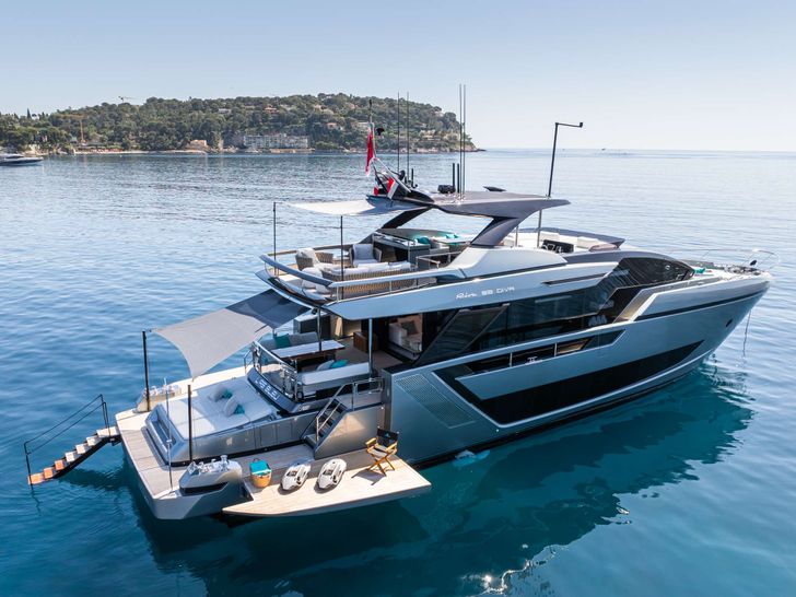 L'AS BLEU Riva Diva 82 - anchored side profile L'AS BLEU Riva Diva 82 - anchored side profile