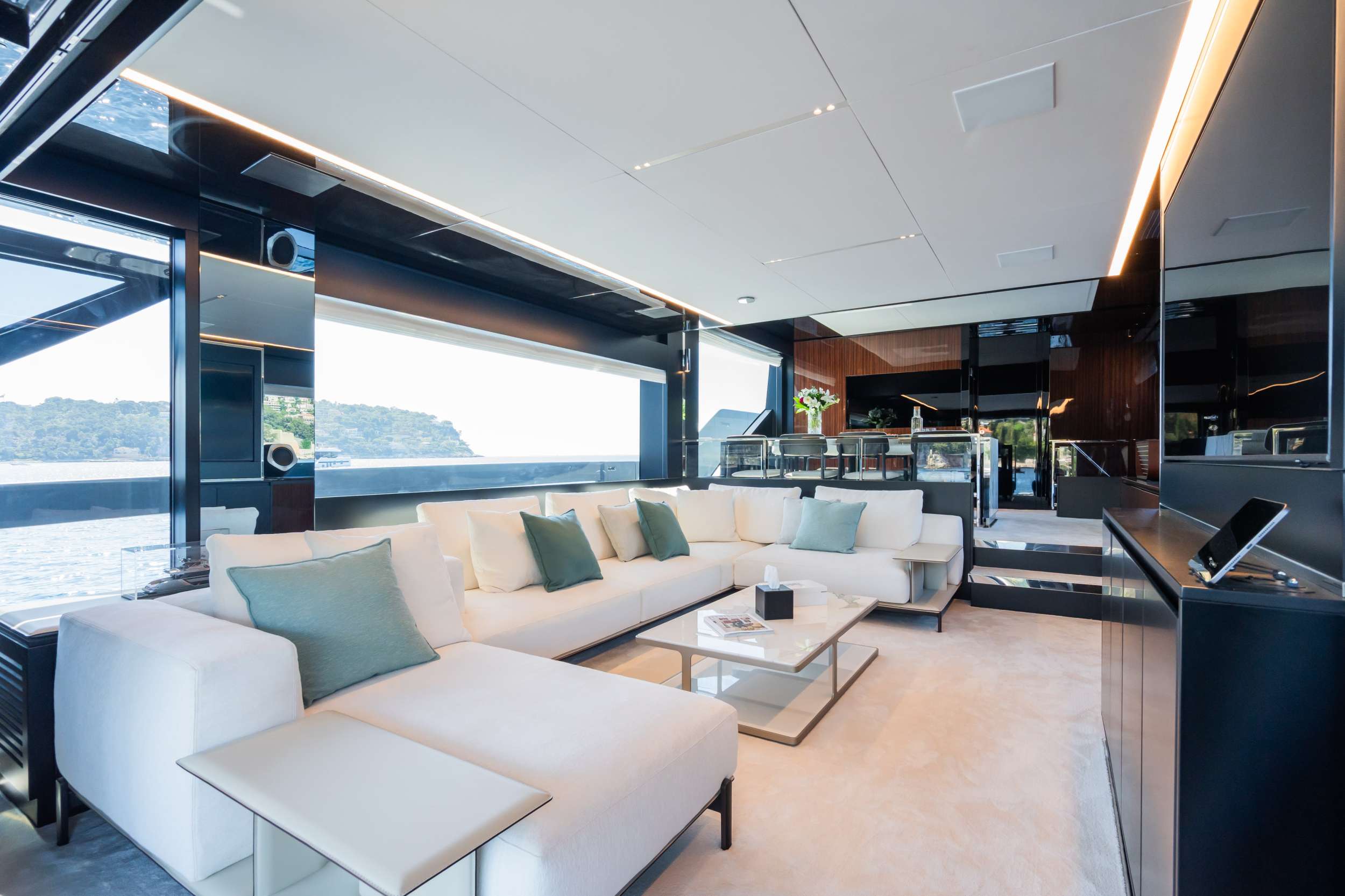 L'AS BLEU Riva Diva 82 - main saloon