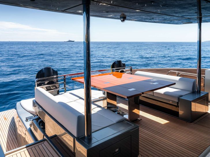 L'AS BLEU Riva Diva 82 - aft deck alfresco dining area L'AS BLEU Riva Diva 82 - aft deck alfresco dining area