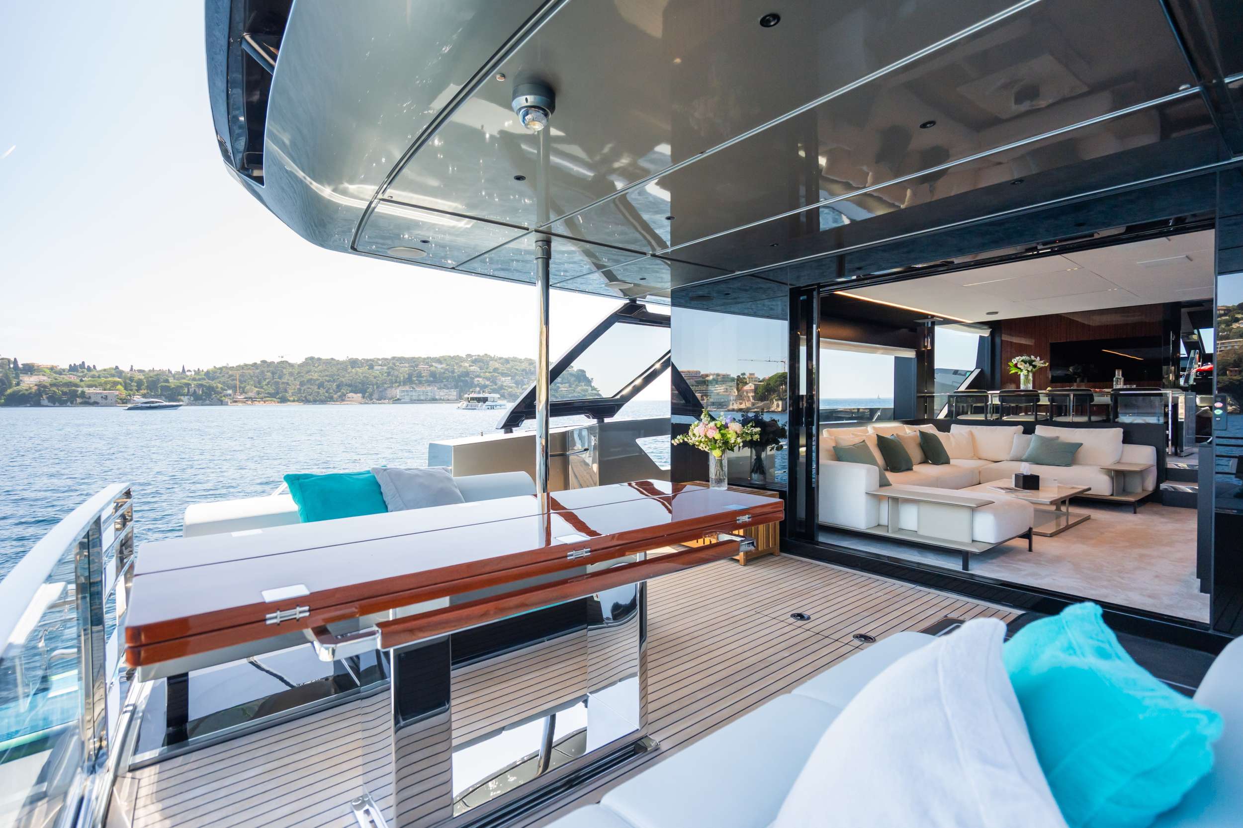 L'AS BLEU Riva Diva 82 - main aft deck dining table