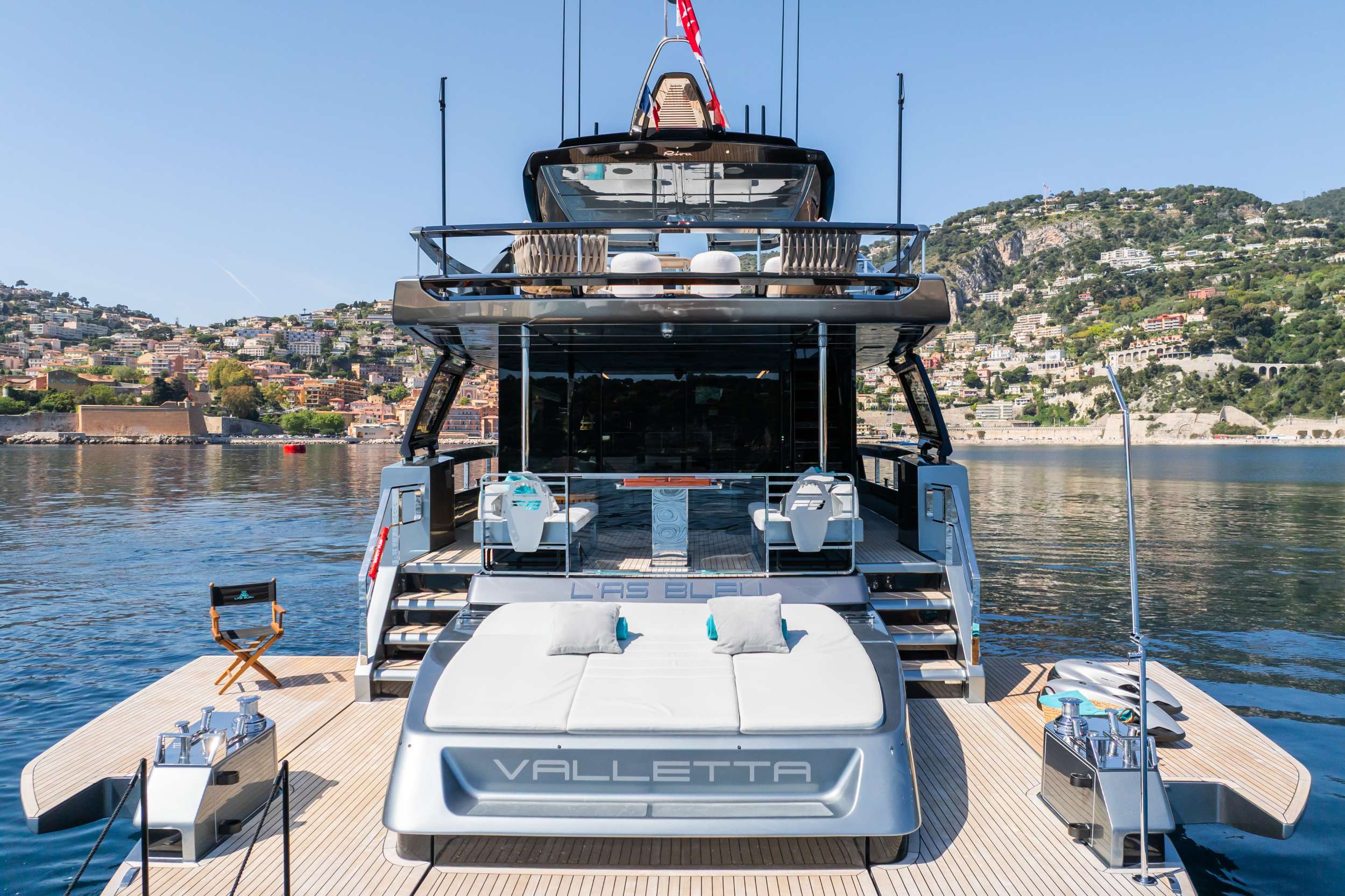 L'AS BLEU Riva Diva 82 - aft deck sunbathing area and side swim platforms