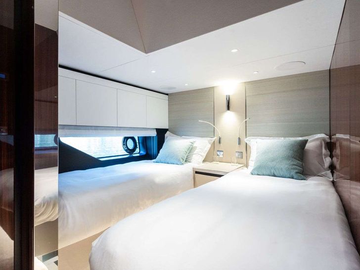 L'AS BLEU Riva Diva 82 - twin cabin L'AS BLEU Riva Diva 82 - twin cabin